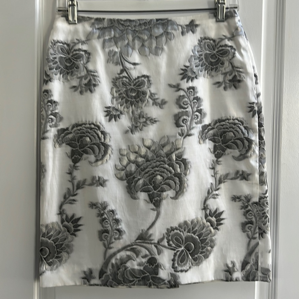 White House Black Market skirt size 0